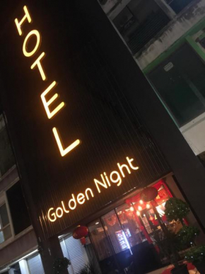 Гостиница Golden Night Hotel  Петалинг Джайя